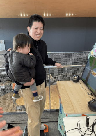 親子で楽しむ様子